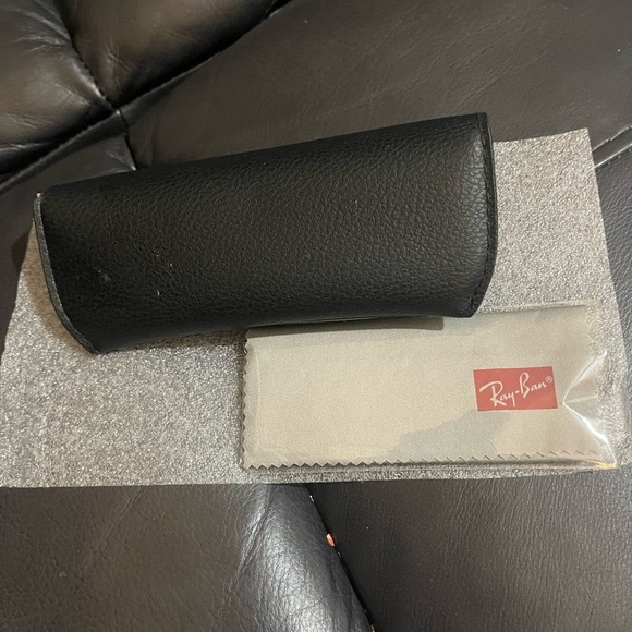 Ray-Ban Black Case for glasses with soft cloth cleaner NEW - Picture 4 of 7